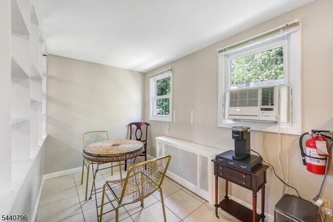 Building Photo - 6 Waughaw Rd