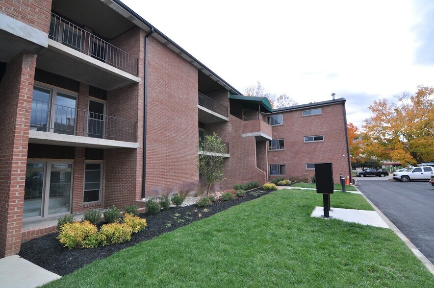 Building Photo - 918 10th Ave