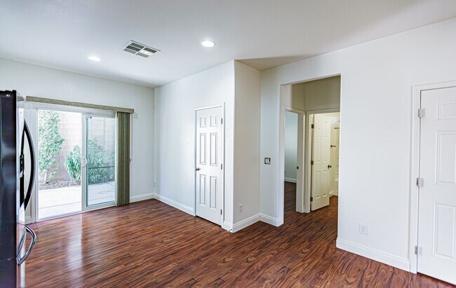 Building Photo - Southwest Home
