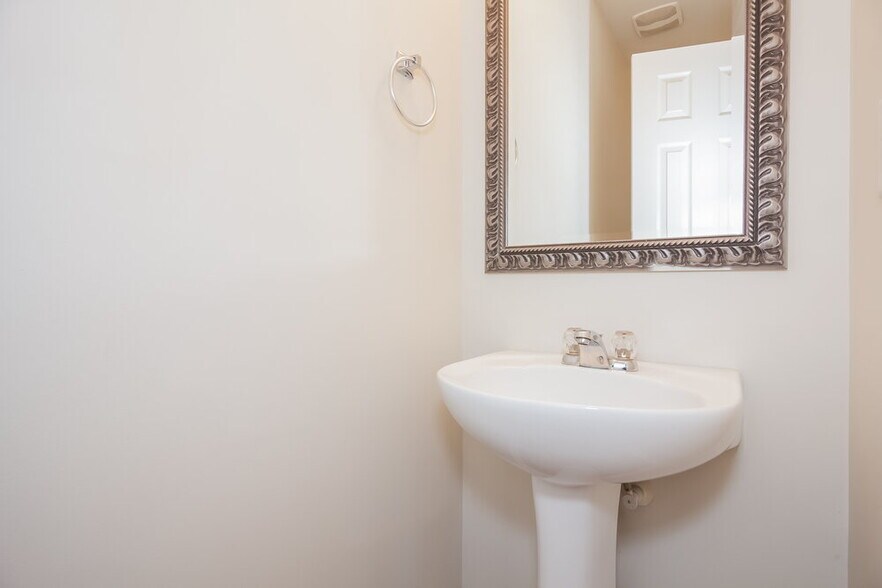 Building Photo - 5437 Twin Brook Dr