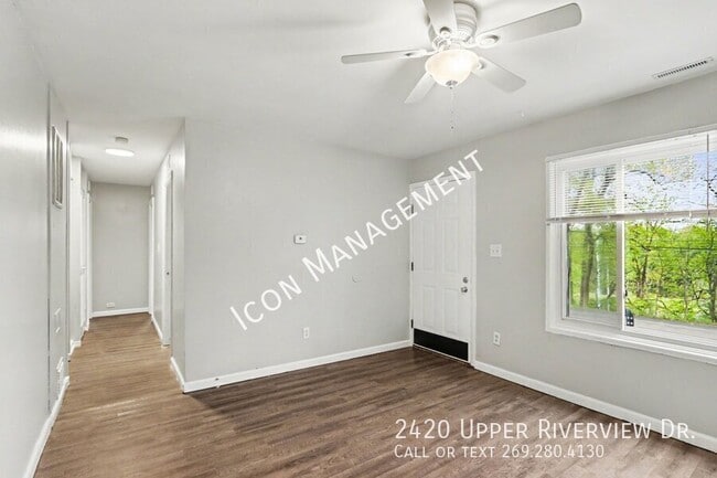 Building Photo - 2420 Upper Riverview Dr