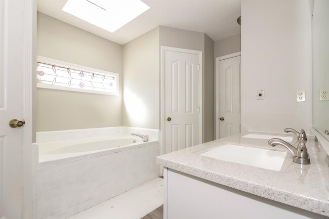 Building Photo - 4415 Bunker Hill Dr