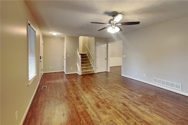 Building Photo - 600 Glendale Forest Dr