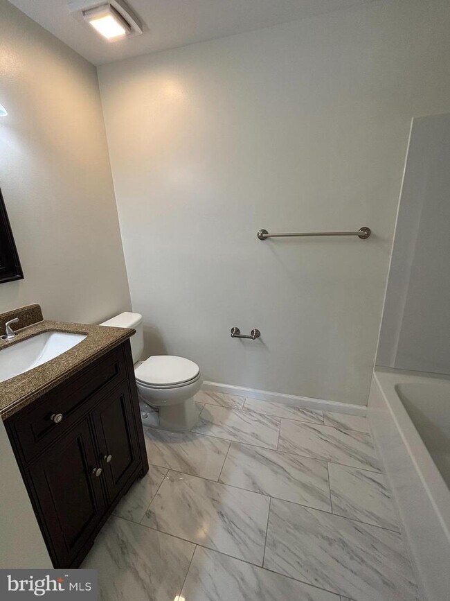 Building Photo - 2900 Madeira Ct