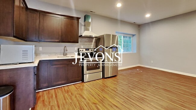 Building Photo - Discover this charming ADU near Golden Gardens Park and entertainment!