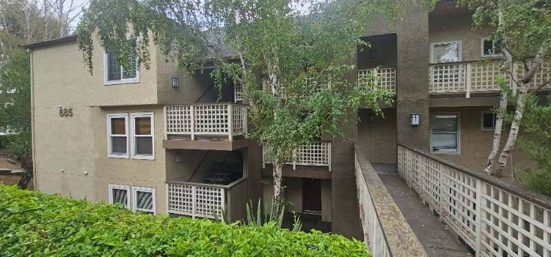 Building Photo - 685 Dartmore Ln