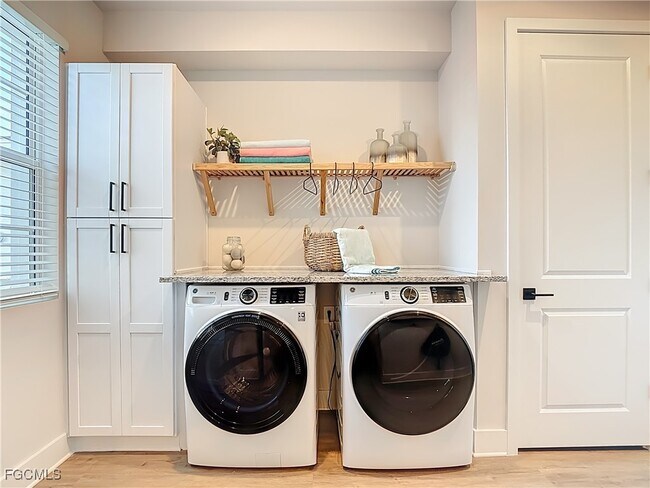 Building Photo - 8735 Catamaran Dr