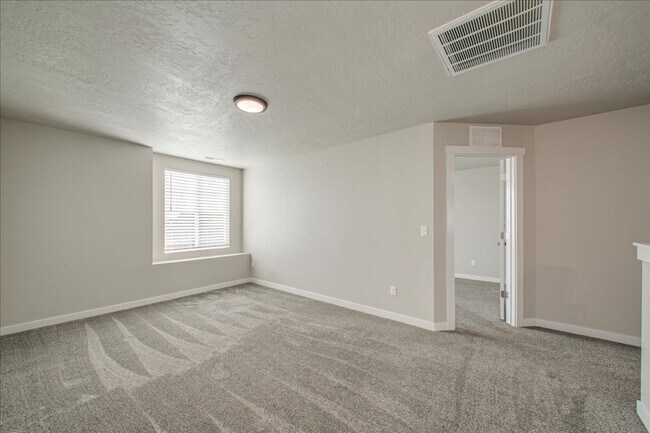 Building Photo - Two Story, Spacious Star Home!