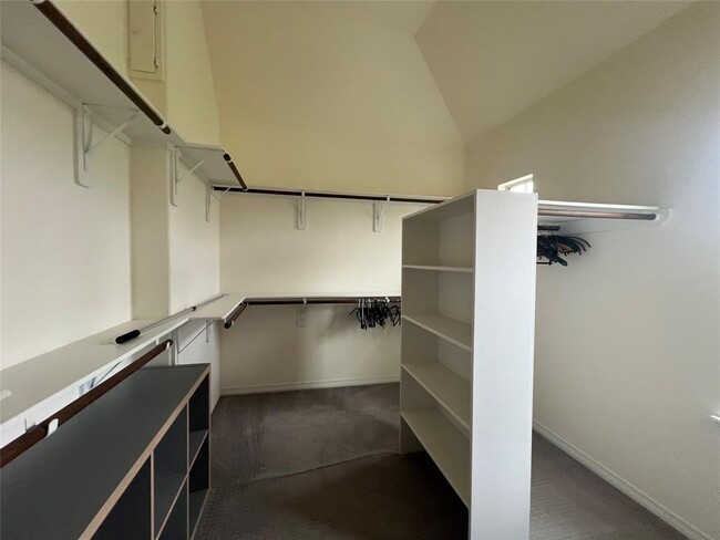 Building Photo - 12279 Oxford Cres Cir