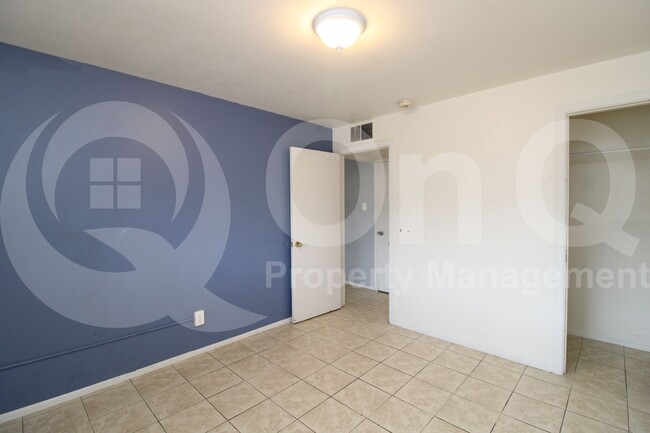 Building Photo - 3122 E Hubbell St