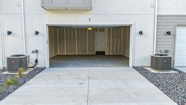 Building Photo - *No Security Deposit Required Upfront for 6 Months!  2024 Townhome. Move In Special!