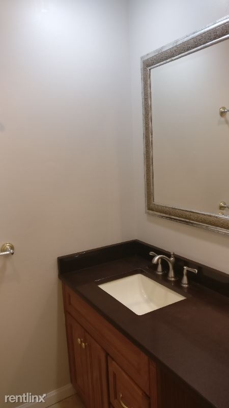 Building Photo - 2 br, 1.5 bath Townhome - 1138 N Knollwood Dr