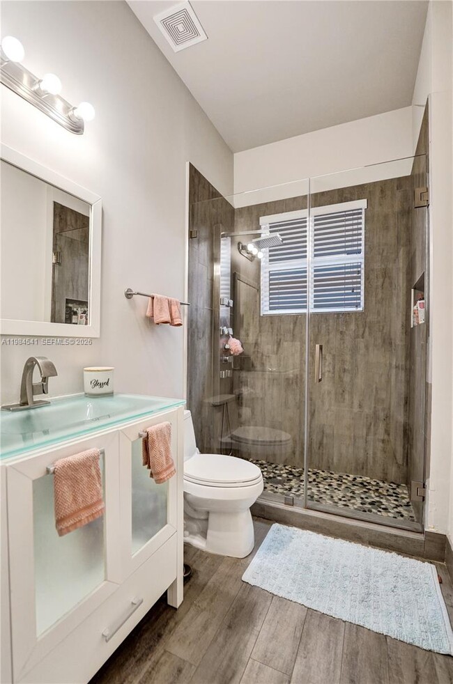 Building Photo - 930 Bluewood Terrace