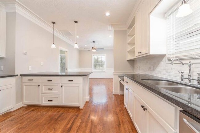 full kitchen, granite counter tops - 1517 Eastwood St