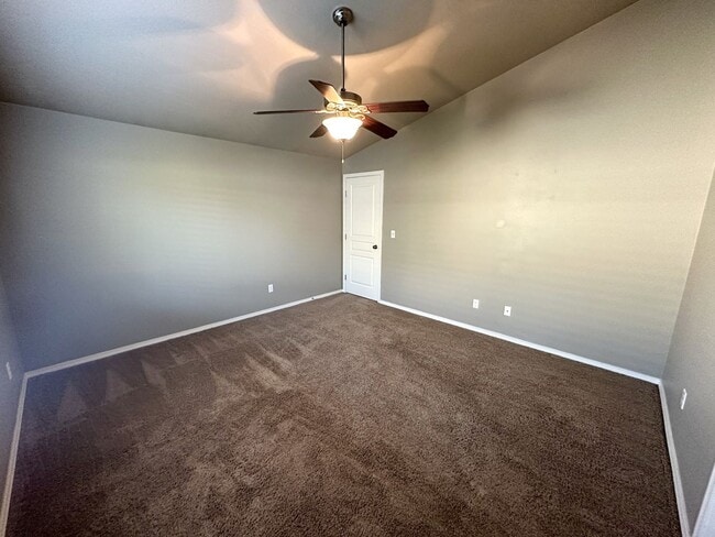Building Photo - Horn Rapids House for Lease!