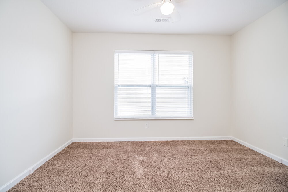 Building Photo - 4565 Hawthorn Dr