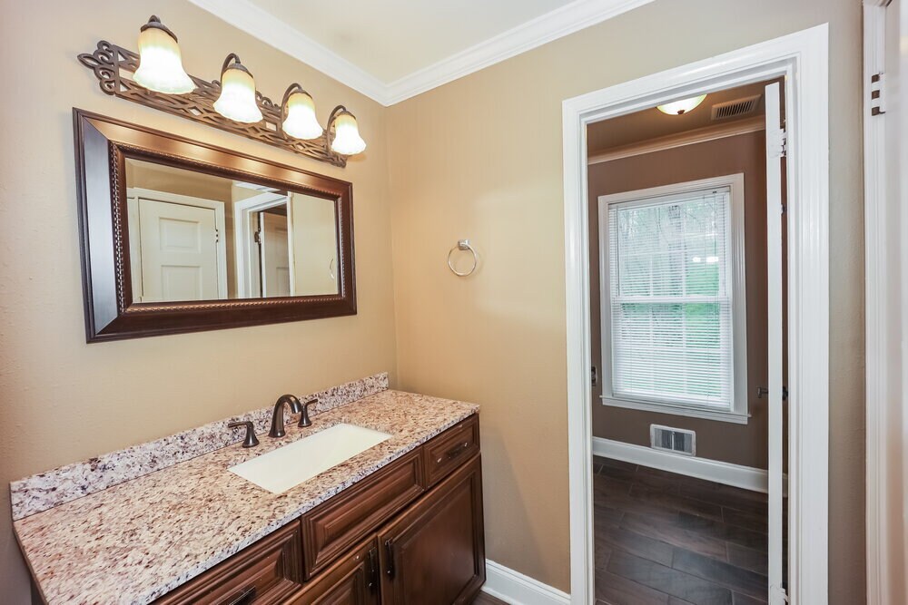 Building Photo - 395 Magmar Ln