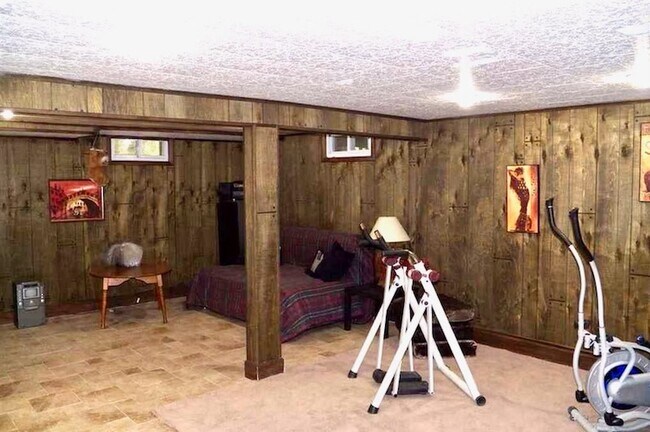 Building Photo - 15 Norfolk Ct