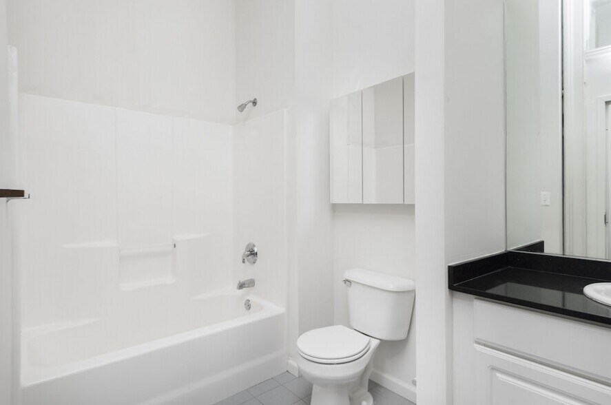 Building Photo - 1001 Chestnut St