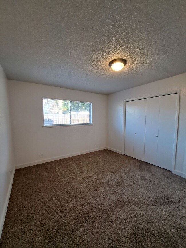 Building Photo - 132-6 Dayton