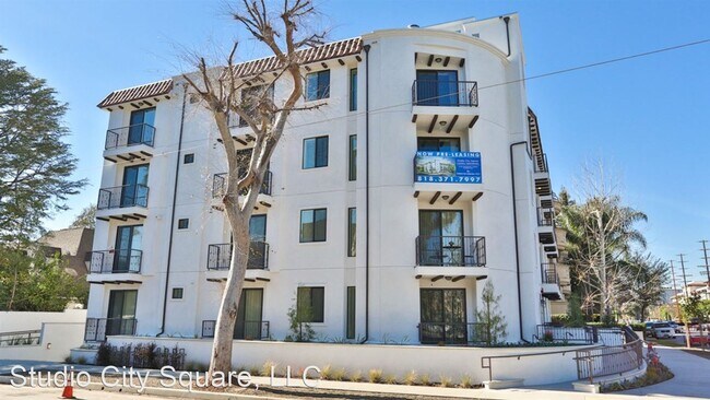 Primary Photo - 12700 Moorpark St