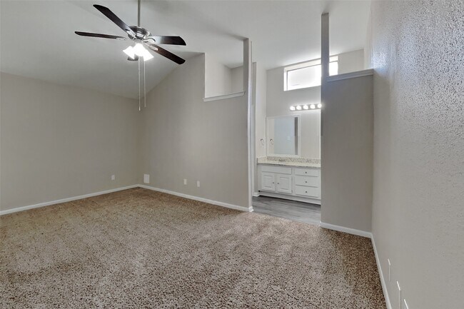 Building Photo - 2811 Pineleaf Dr