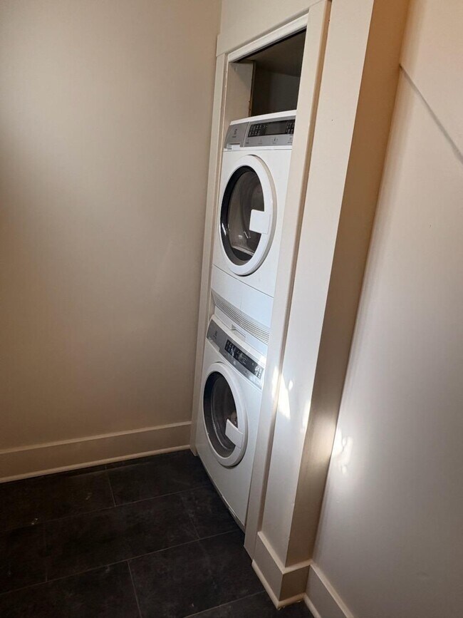 Building Photo - 5 Aegis Dr