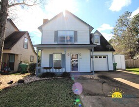 Building Photo - Great 3 Bedroom Home in Fort Walton Beach