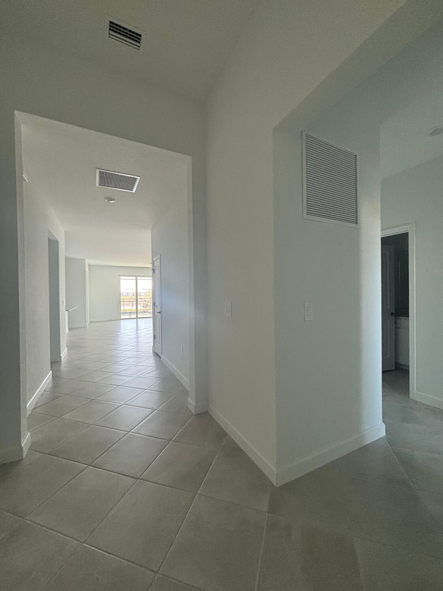 Building Photo - 7869 Lakes Edge Ln