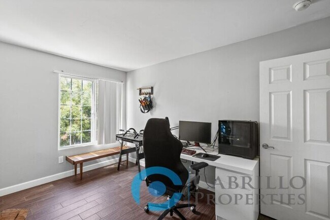 Building Photo - 5402 Balboa Arms Dr