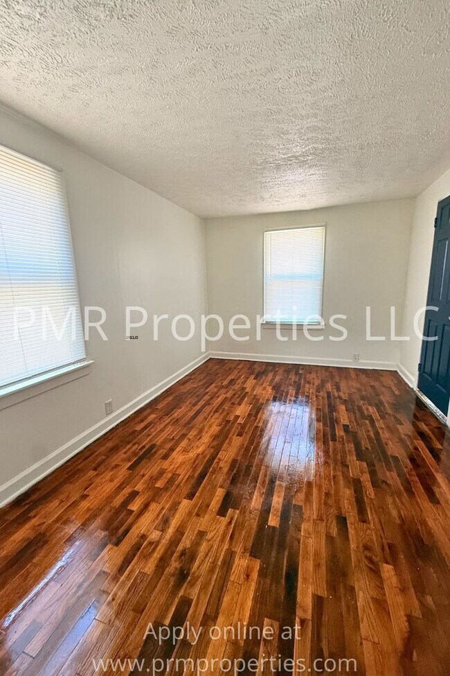 Building Photo - 2 Bedroom/ 1 Bathroom House