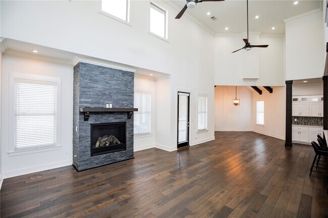 Building Photo - 3 S Castle Oaks Ct