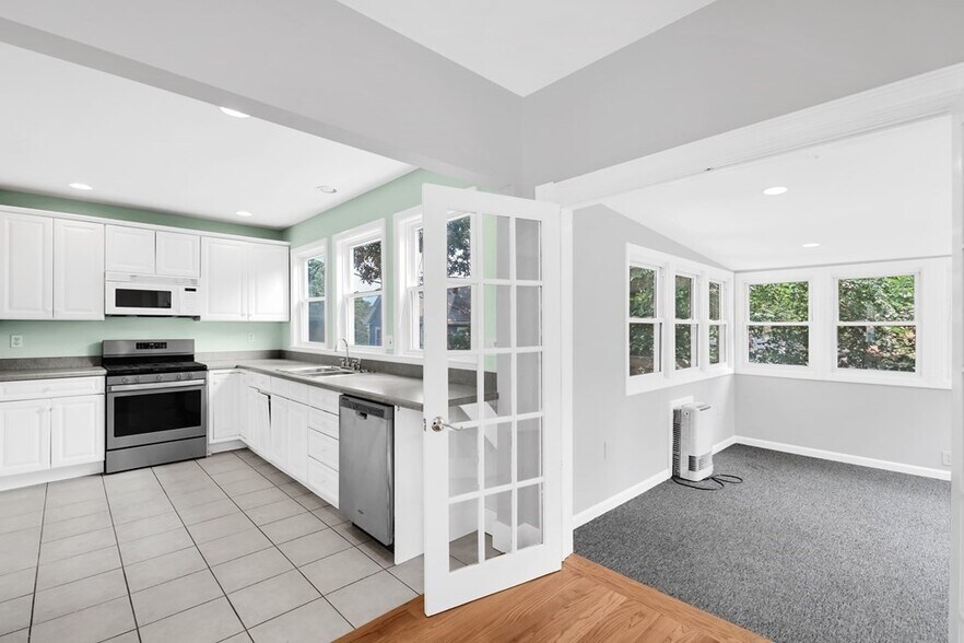 Building Photo - 15 Knoll St