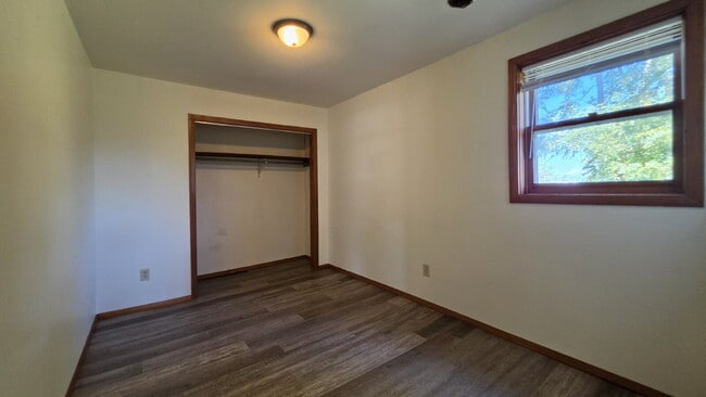 Building Photo - Charming 3-Bedroom  Refurbished Duplex  on 911  Suprise Ending Rd  New London
