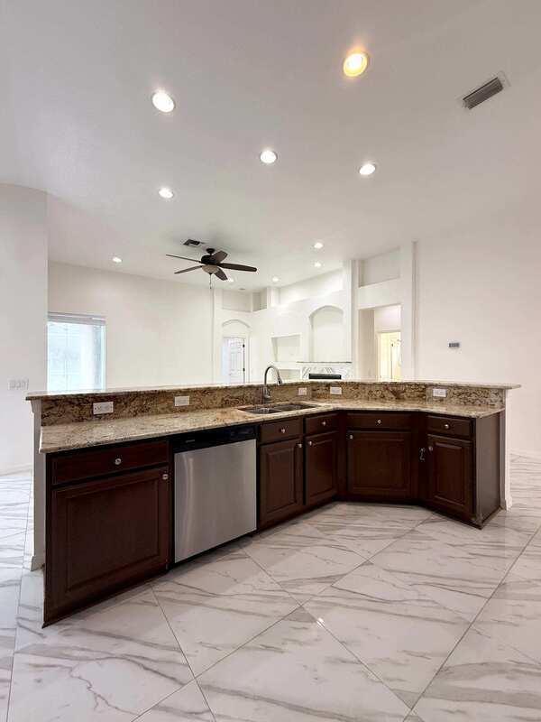 Building Photo - 9512 Greenpointe Dr