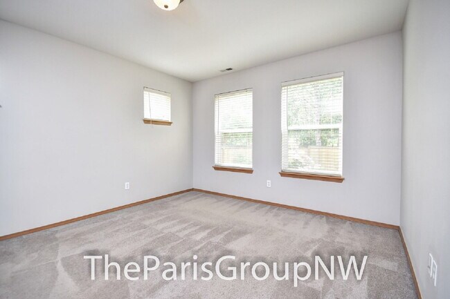 Building Photo - Delightful 2005 Cedar River Renton Rambler – Central A/C - Just 5min to Downtown!