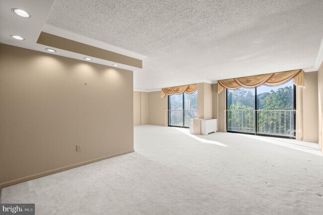 Building Photo - 801 Yale Ave