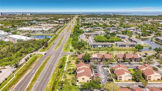 Building Photo - 890 N Village Dr