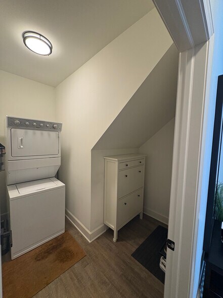 Building Photo - 1250 Diamond Ct