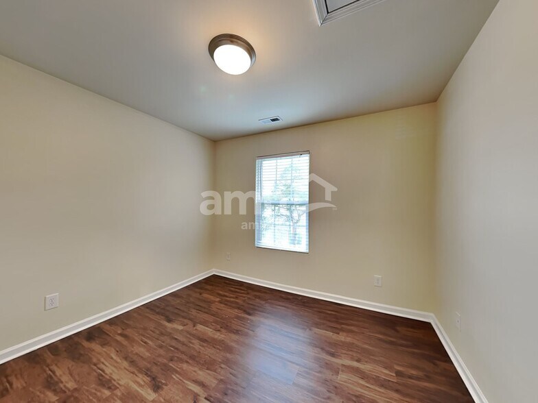 Building Photo - 3012 Cardinal Lake Dr