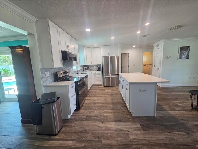 Building Photo - 1435 Santa Clara Dr