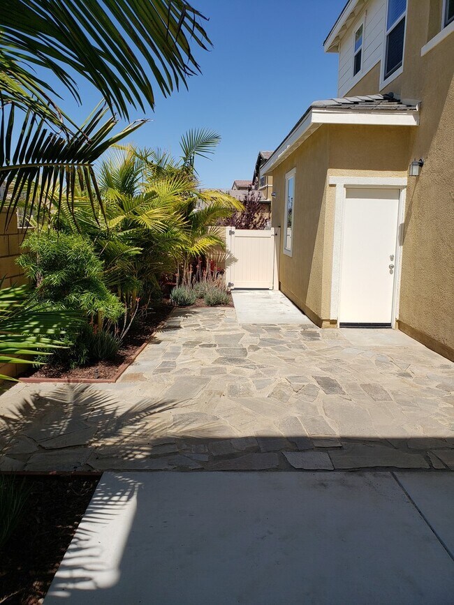 Building Photo - Riverpark 3+3 Single Family Home $4200