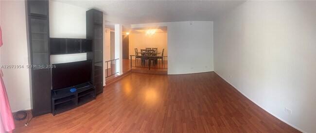 Building Photo - 3740 Inverrary Dr