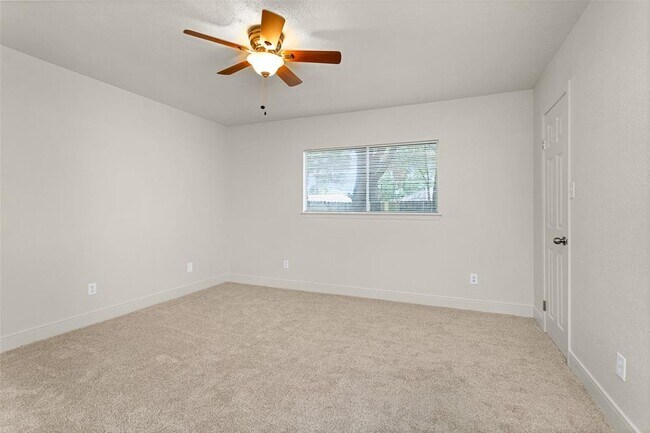 Building Photo - 9810 Kiwi Ln