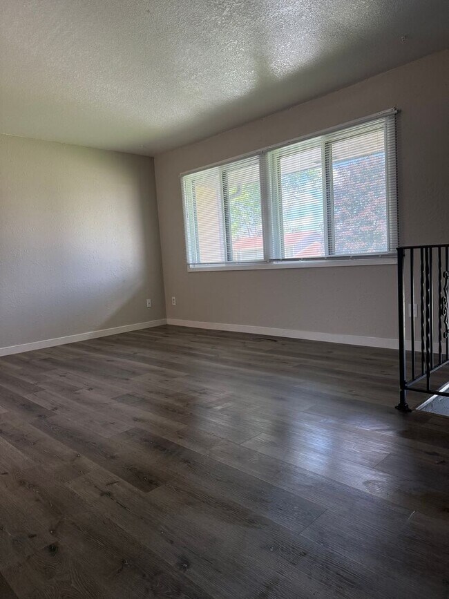 Building Photo - Duplex 82xx Zane Court