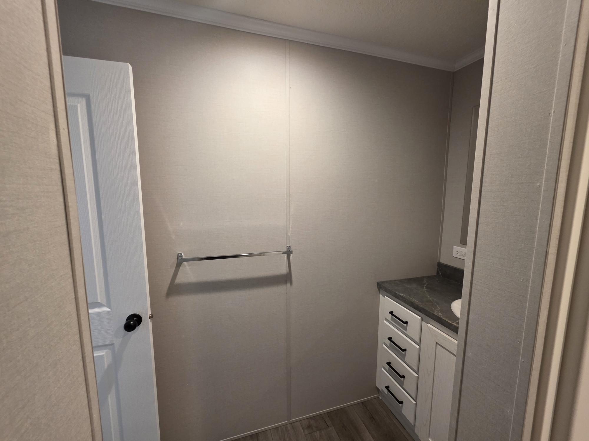 Building Photo - 16 Thomas Ln