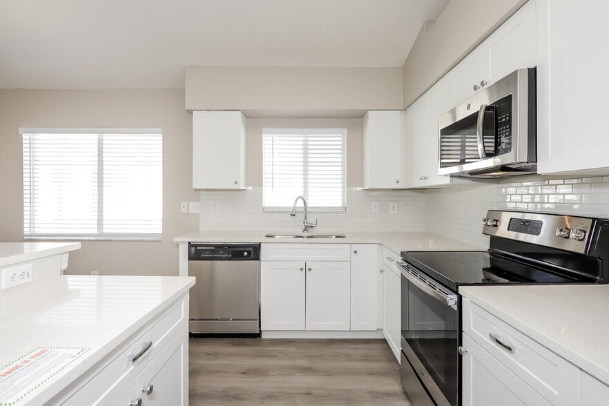 Building Photo - 12620 Longcrest Dr