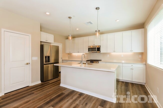 Building Photo - 28178 Dwight Dr