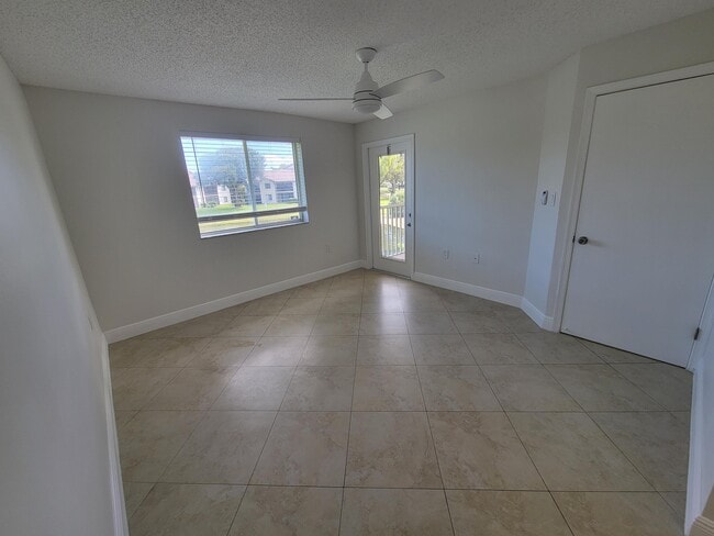 Building Photo - 4208 Glenmoor Dr
