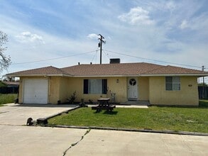 Building Photo - Clean and ready